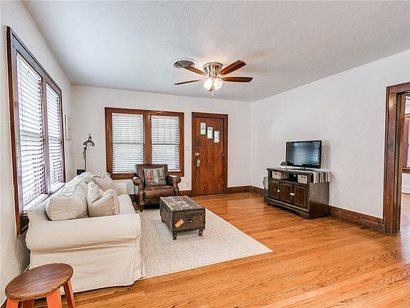 3rd image of 912 Miller Ave