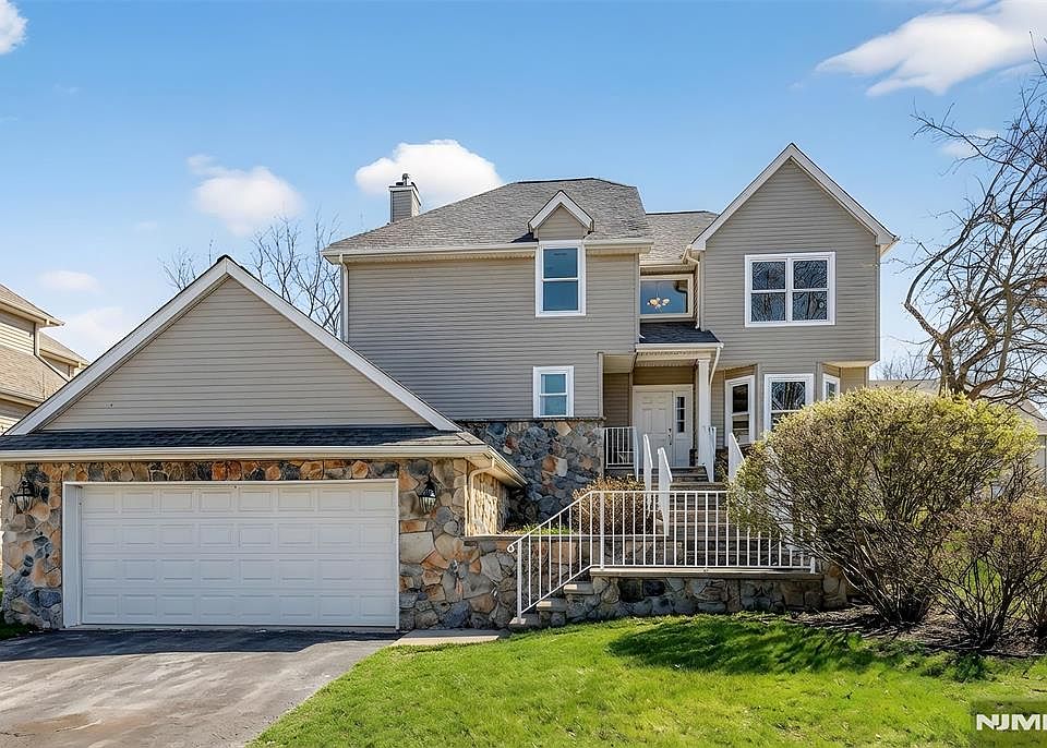 1st image of 5 Witherwood Dr