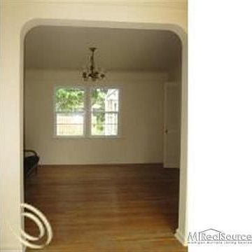4th image of 25227 Parkwood Dr