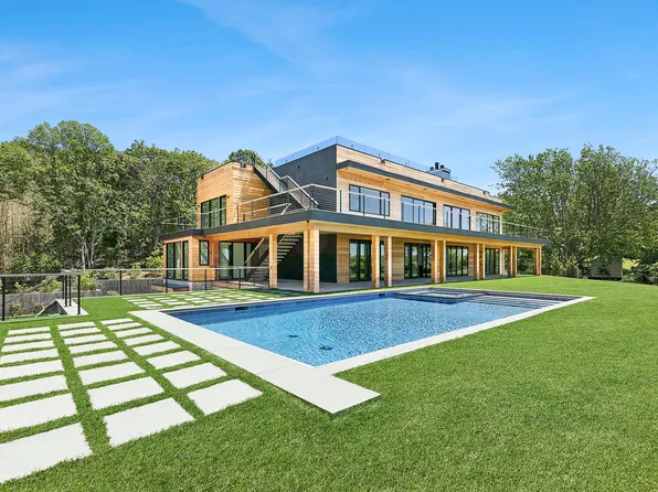 15 N Neck Ln, Montauk, NY 11954