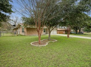 218 Zephyr Dr, Windcrest, TX 78239