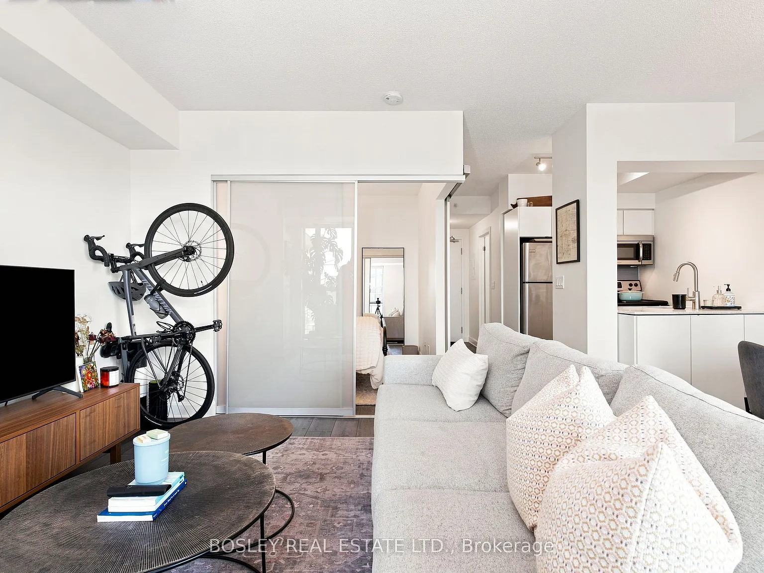 1 bed, $2,400 — Photo 3
