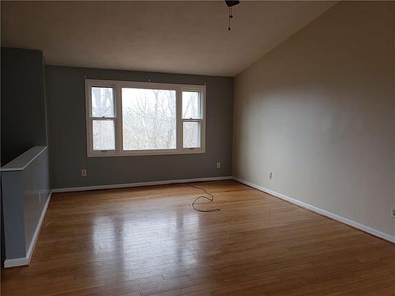 4th image of 110 E Greenwich Ave