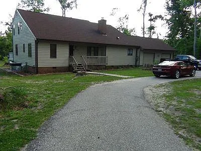 4 bed, 2466 sqft, $2,650 — Photo 2