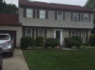 18 Bella Casa Ln, Central Islip, NY 11722