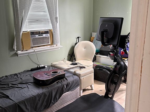 5th image of 2222 Murray Ave