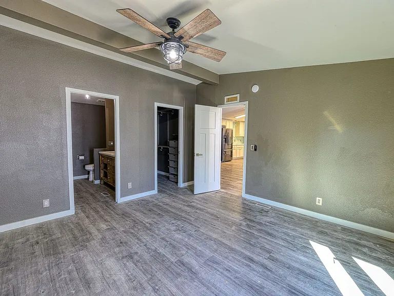 5581 Wheatfield Dr — Photo 9