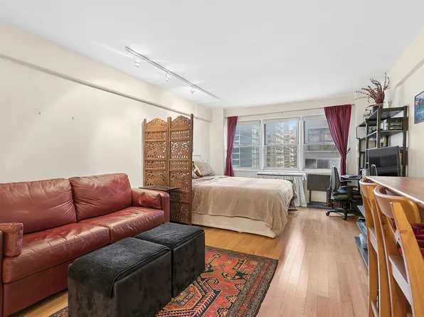 321 East 45th Street image 1 of 9