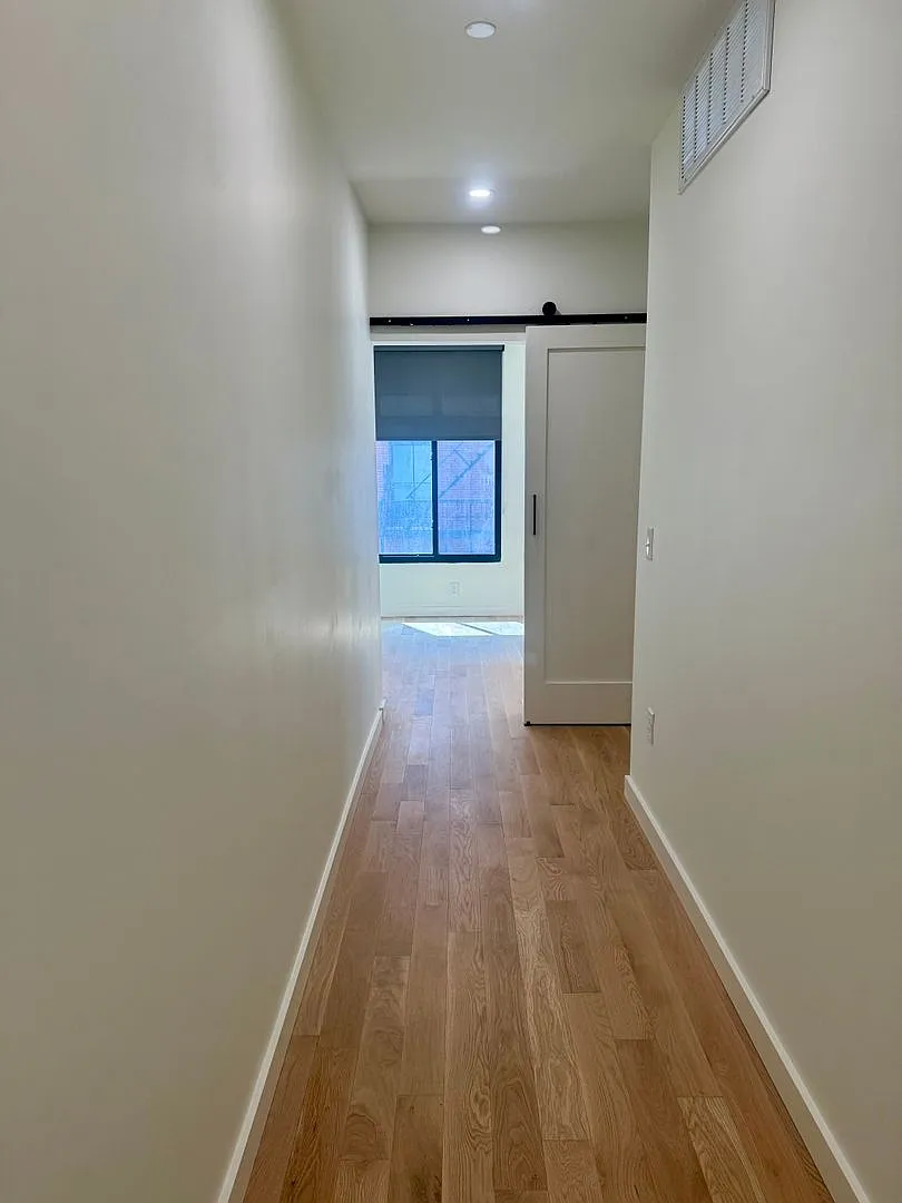 Brand new units 0-1 bedroom — Photo 2