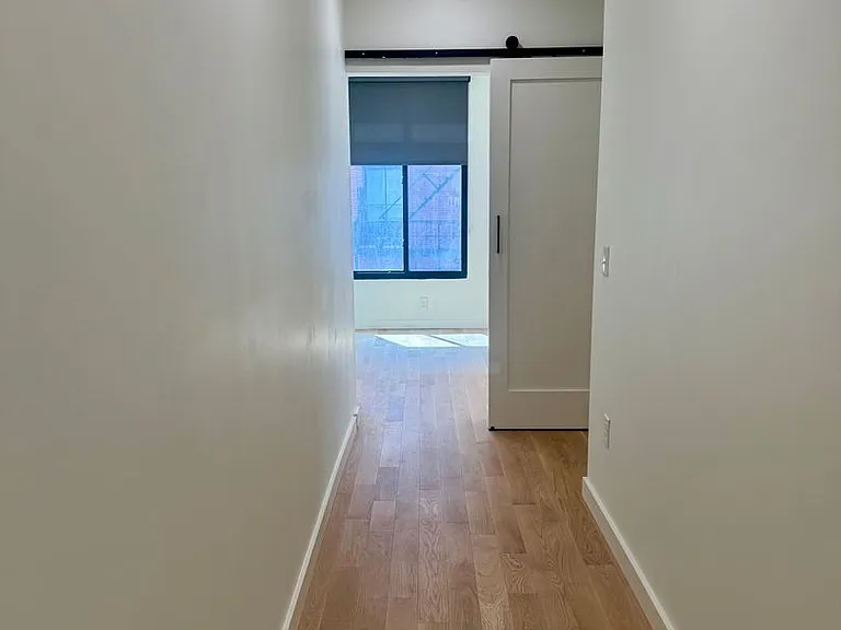 Brand new units 0-1 bedroom — Photo 1