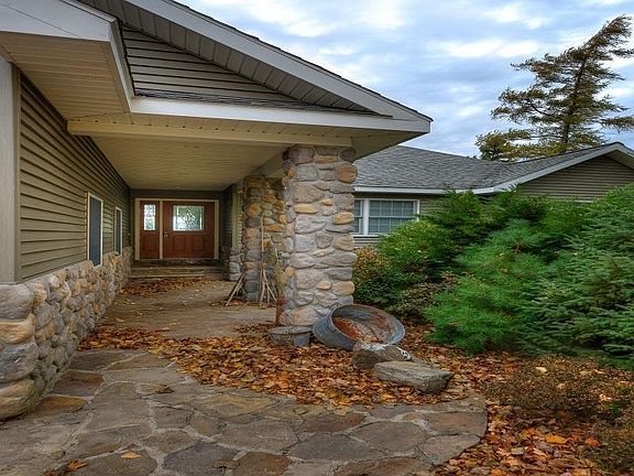 2nd image of 158 River Dr