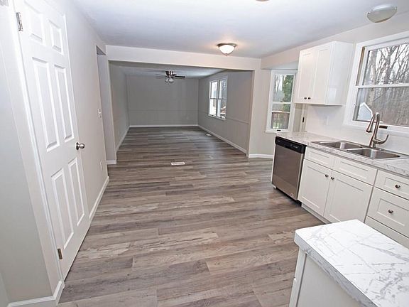 4th image of 50 Close Hollow Dr