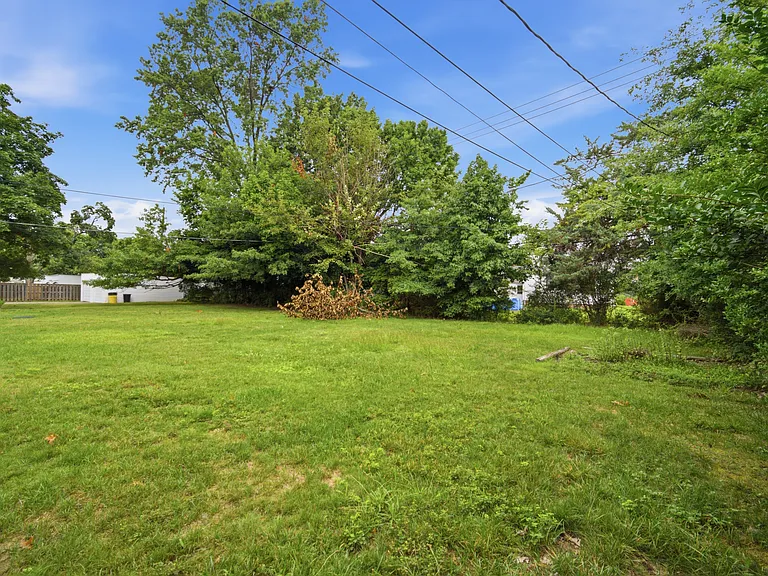 4437 Groveland Rd — Photo 38