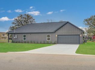 211 19th St, Hempstead, TX 77445