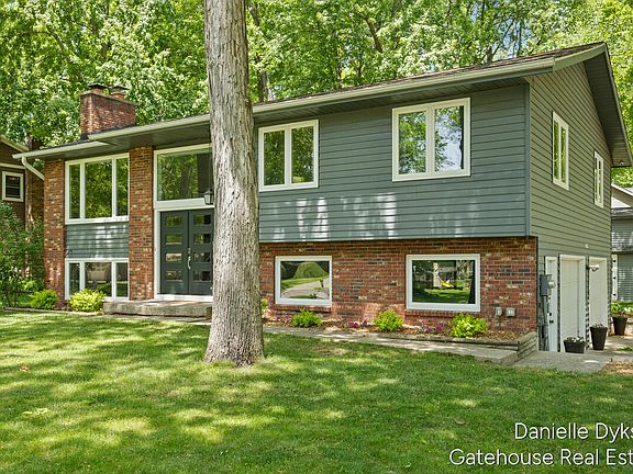 2nd image of 4063 Cambridge Dr