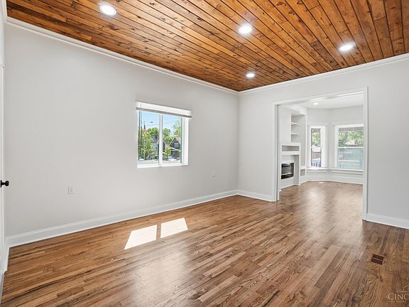 5th image of 8378 Woodbine Ave