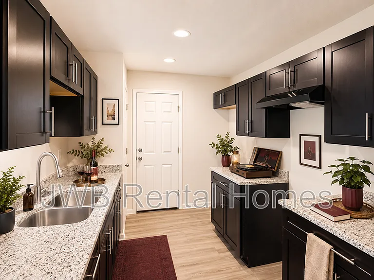 1562 W 32nd St — Photo 3