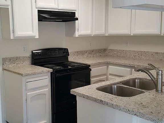 3rd image of 3624 Forest Glenn Dr