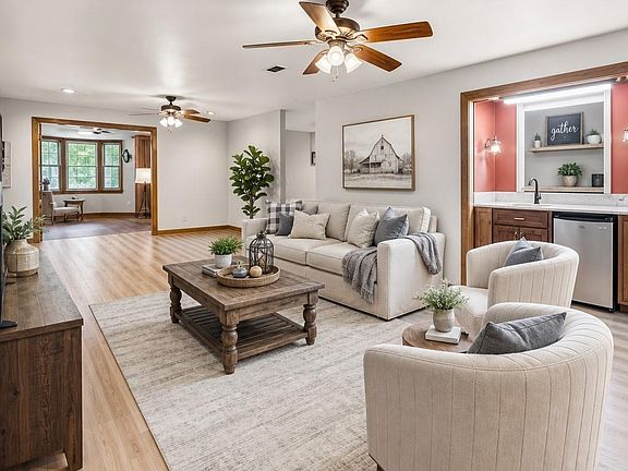 5th image of 1514 Country Club Dr