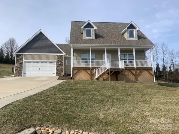 119 Tryon View Dr, Flat Rock, NC 28731