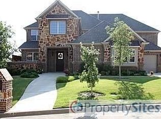 2132 Farrington Ln, Hurst, TX 76054