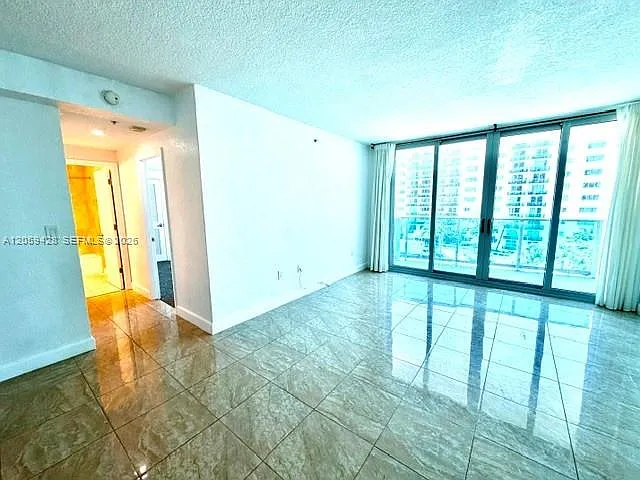 7501 E Treasure Dr #5H — Photo 7