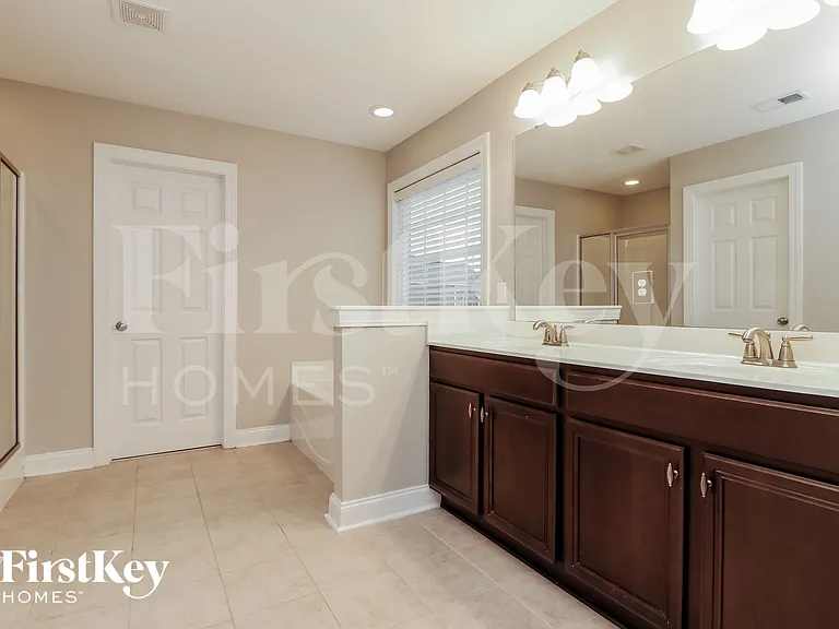 373 Fox Ridge Ln — Photo 12