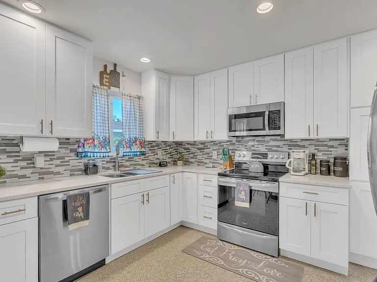 2414 Nassau St — Photo 5