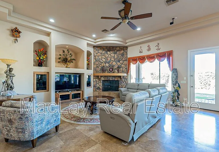 2720 E Jade Pl — Photo 11