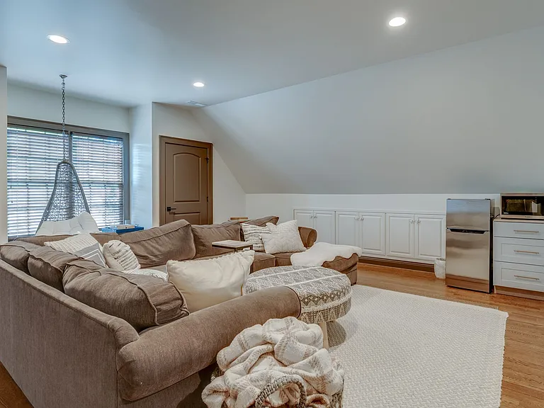 55 Whitworth Blvd — Photo 31