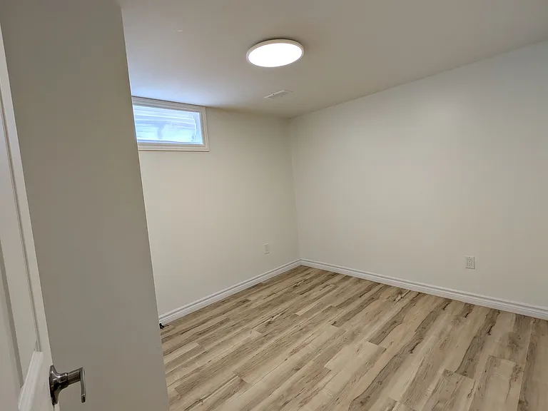 102 Kensington St #LOWER — Photo 9