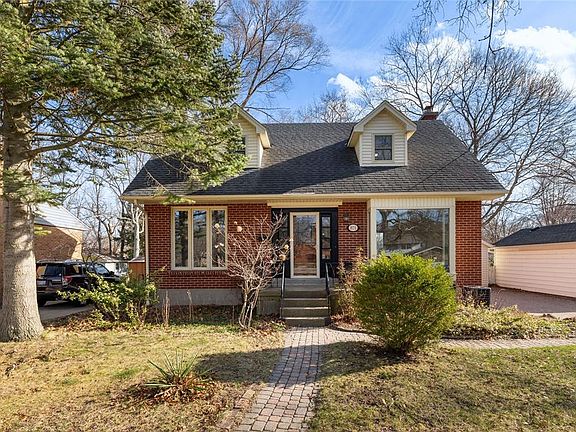 2nd image of 871 Lakeshore Rd