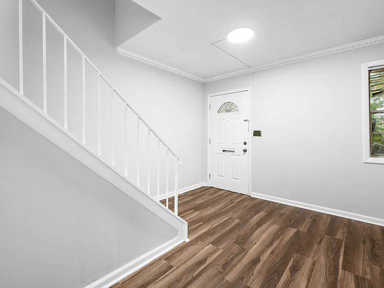 2956 N Dekalb Dr — Photo 3