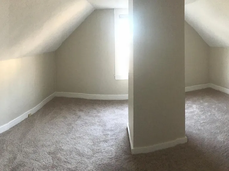 Finished bonus space on 3rd floor.