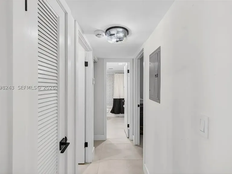 400 NE 12th Ave #303 — Photo 8