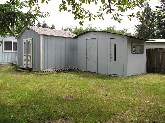 4th image of 3605 Eagle Dr NE