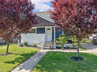 28952 Bridge St, Garden City, MI 48135