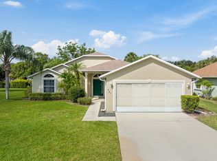 587 Redwood Ct, Sebastian, FL 32958
