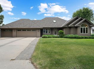 1239 Robinhood Ln SE, Owatonna, MN 55060