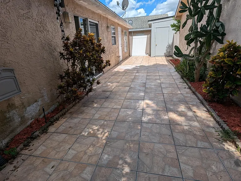 404 San Gabriel St — Photo 12