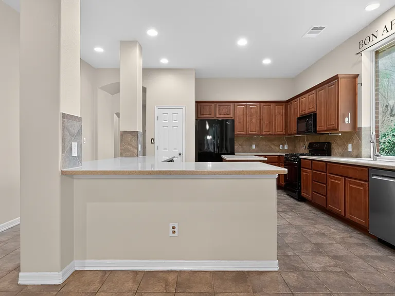4308 Park Vista Trl — Photo 32