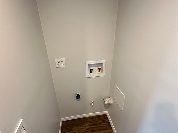 3rd image of 1032A Justin Ave