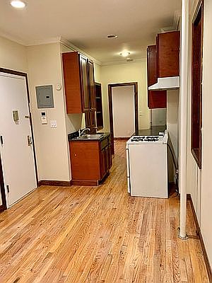 4th image of 862 10th Ave APT 2E
