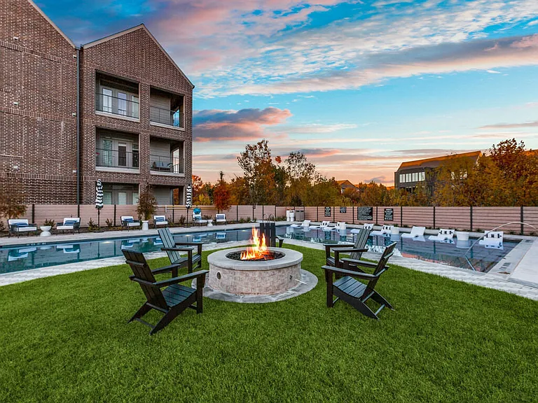 Lenox Lake Highlands — Photo 15