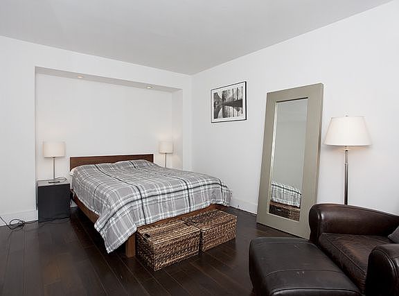 4th image of 211 E 46th St #22G