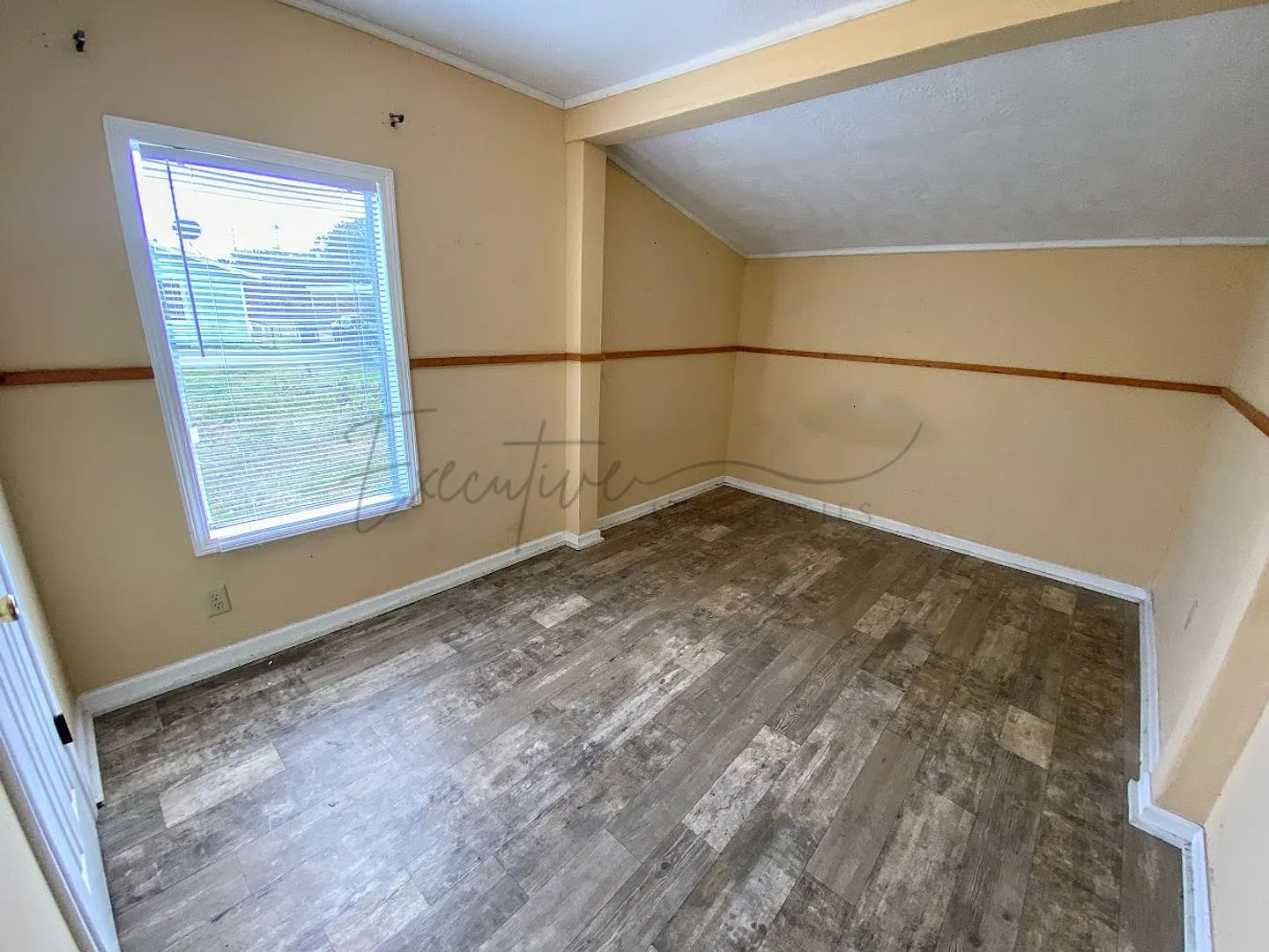 2-Bed, 1-Bath Home in Lake Charles - Deposit-Free Move-In Option Available! — Photo 4