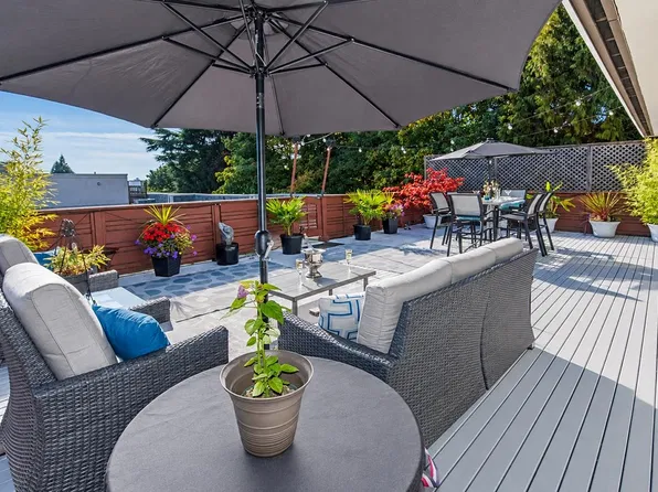 360 E 2nd St #404, North Vancouver, BC V7L 4N6