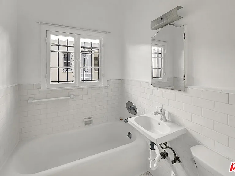 351 N Sierra Bonita Ave #2 — Photo 16