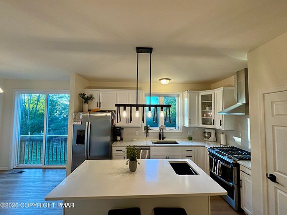 5th image of 303 Ridge Rd