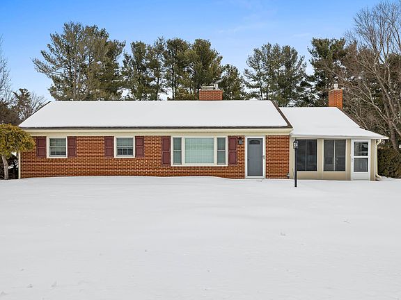 3rd image of 1034 Ladd Rd